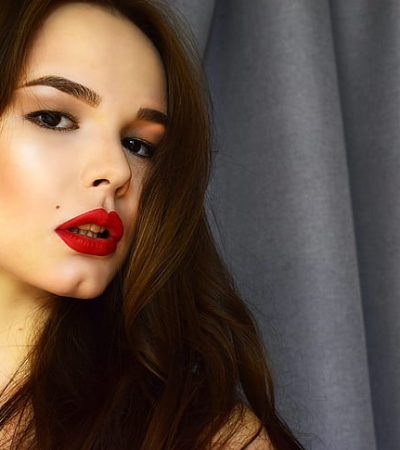 Gloss Over Matte: The Return Of High-Shine Lips And Glossy Makeup Trends
